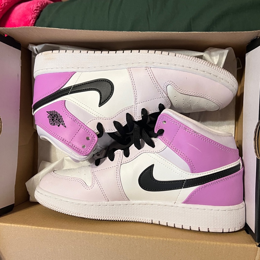 Jordan 1 mid